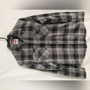 Wrangler Button up Plaid Long Sleeve Shirt